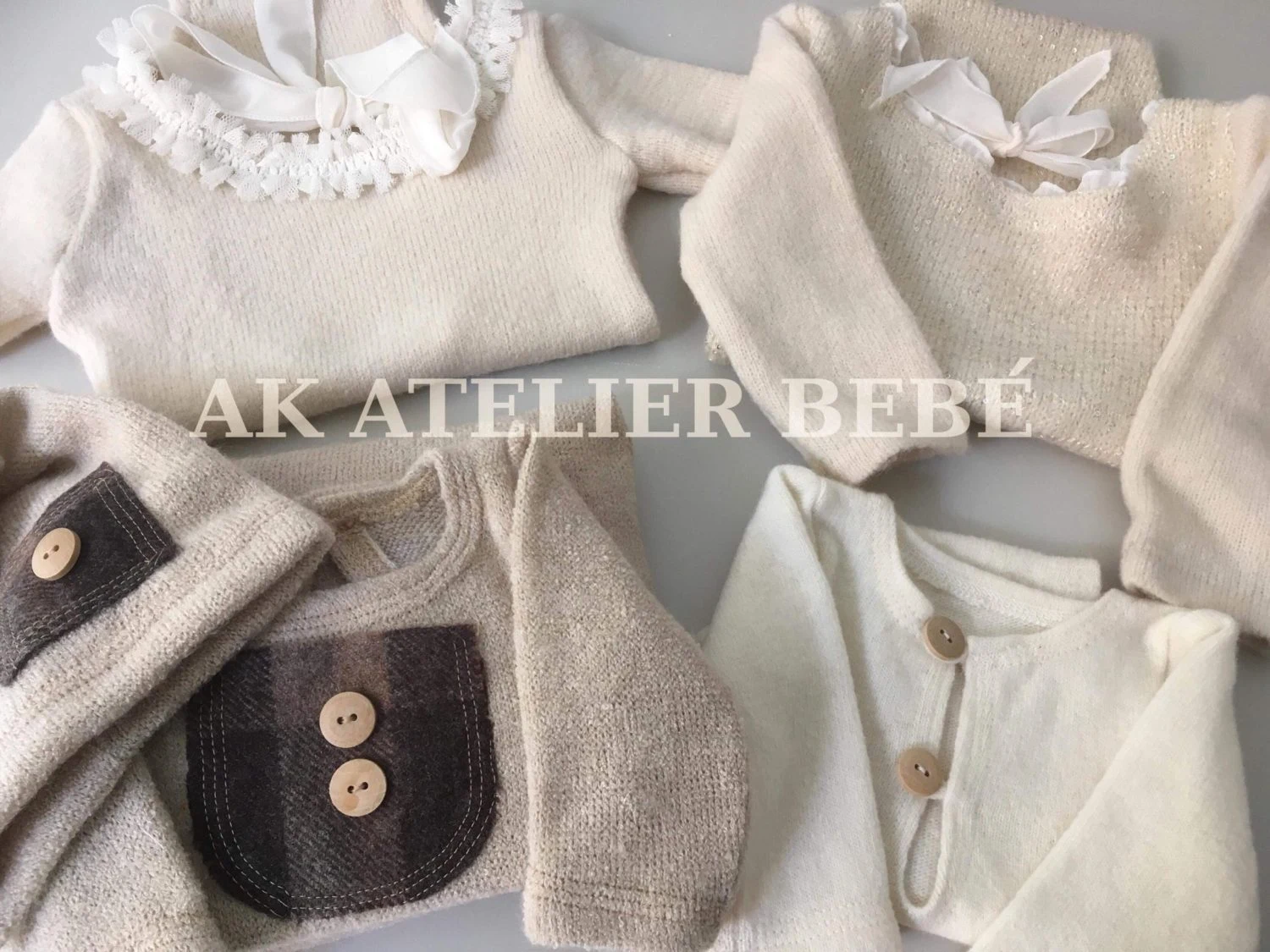 Selezione di piccoli abiti in lana per sessioni newborn