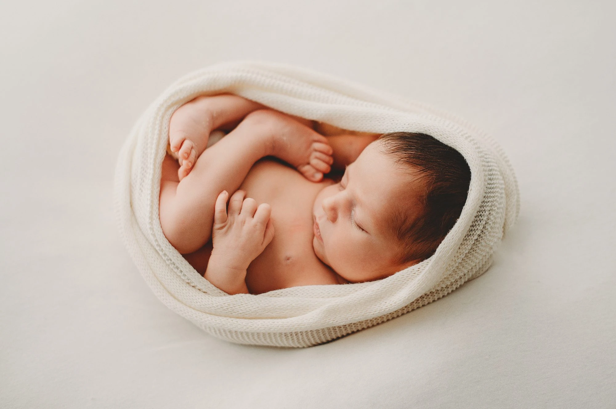 Womb pose newborn
